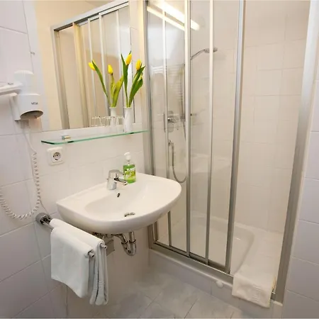 Lerner Hotel 2*